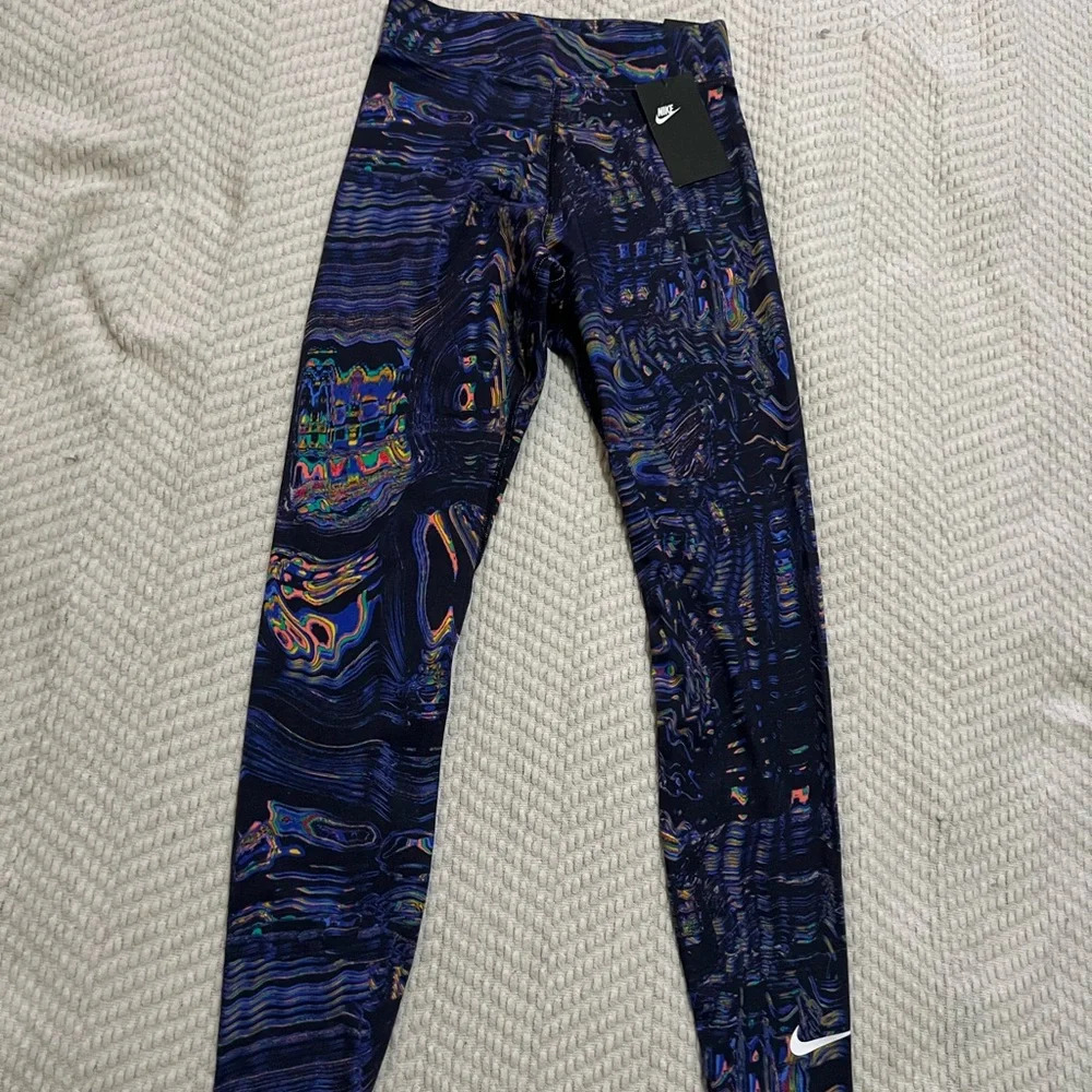 🖤 New Nike Women’s Air Tight Fit High Waisted Leggings🖤 - Picture 4 of 8